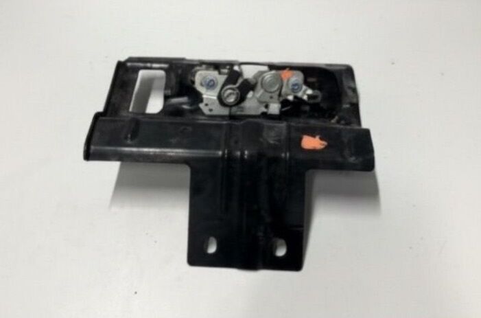 Peugeot 408 Kaput Kilit Mekanizması Bağlantı Sacı PSA Orijinal 9838132280